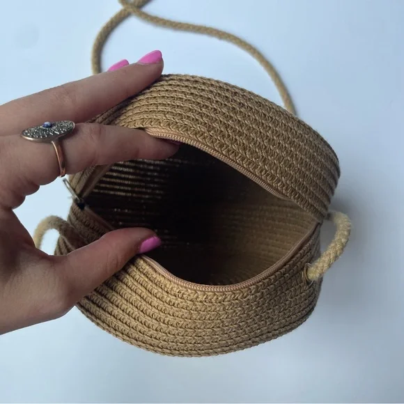 Vintage Rattan Woven Circle Crossbody Bag - Picture 3 of 4